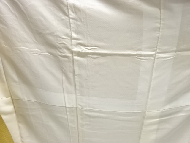  樹木に疋田模様織り出し色無地着物